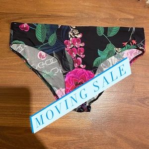 Free Guess floral bottoms